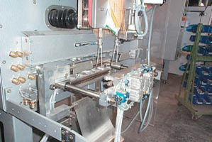 Bag forming, filling and sealing machine