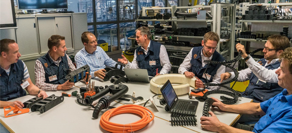 igus staff in the igus factory