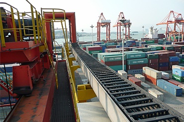 RTG crane with igus® e-chain® and chainflex® cables