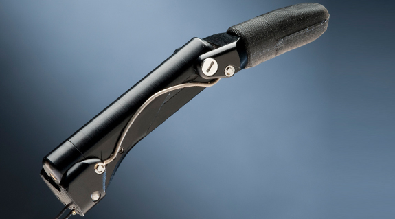 Prosthetic hand with individual plain bearings made of iglidur® bar stock